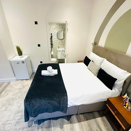 London Beautiful Suites Rooms Top Location ภายนอก รูปภาพ