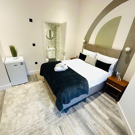 London Beautiful Suites Rooms Top Location ภายนอก รูปภาพ