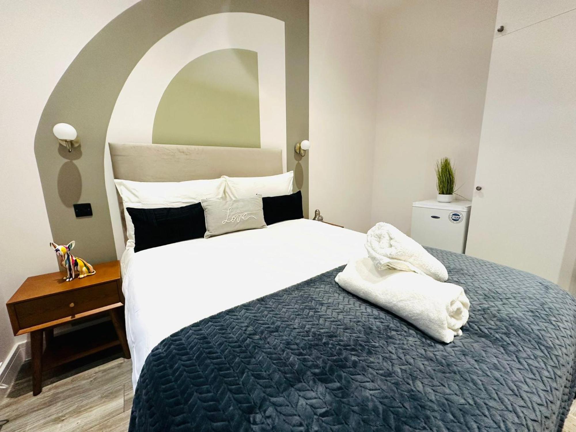 London Beautiful Suites Rooms Top Location ภายนอก รูปภาพ
